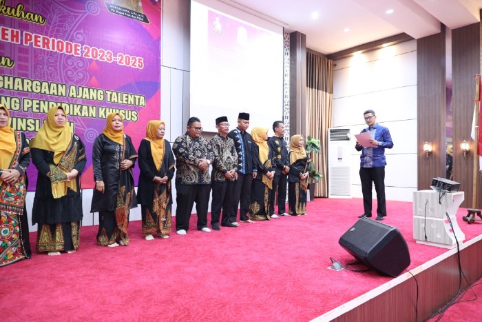 Kadisdik Lantik Pengurus MKKS SLB Provinsi Aceh