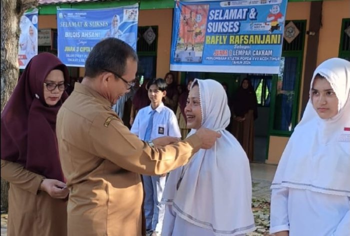 Kepala Cabang Dinas Pendidikan Kabupaten Bireuen Monitoring MPLS di Tiga SMA