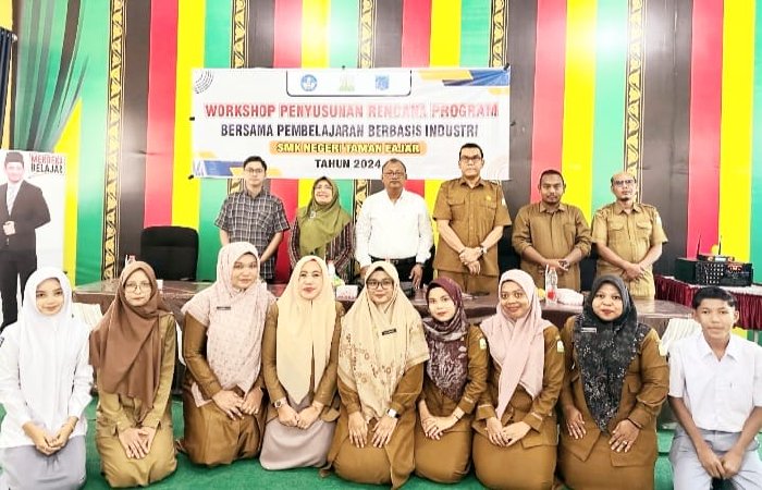 Kembangkan Produksi dan Marketing Jamu Tafa Herbal, SMKN Taman Fajar Bermitra dengan CV Ukot Ratulangi