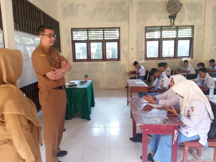 Kadisdik Aceh Tinjau Pelaksanaan MPLS dan Pretest di SMA Negeri 1 Peukan Bada